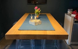 Tavolo in legno Rovere con gambe di Vetro