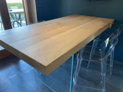 Tavolo in legno Rovere con gambe di Vetro